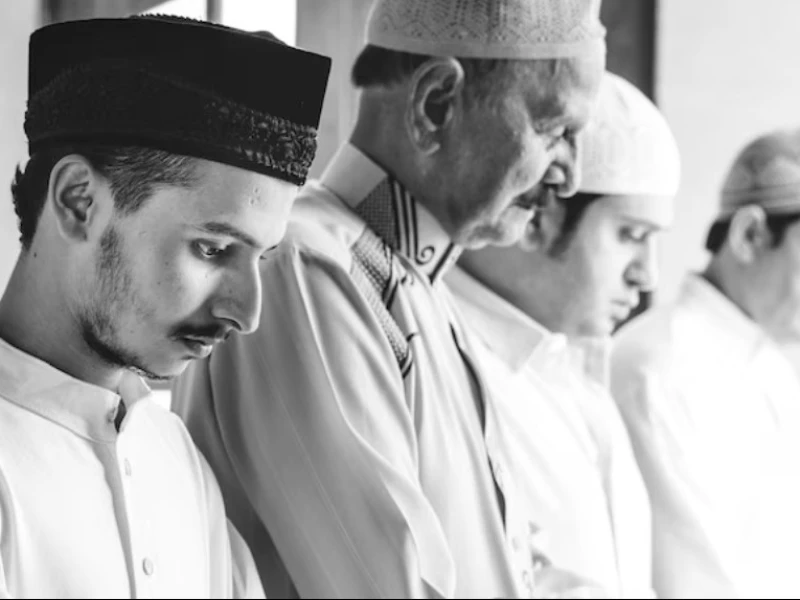 Bolehkah Menjamak Sholat Jumat dengan Ashar?