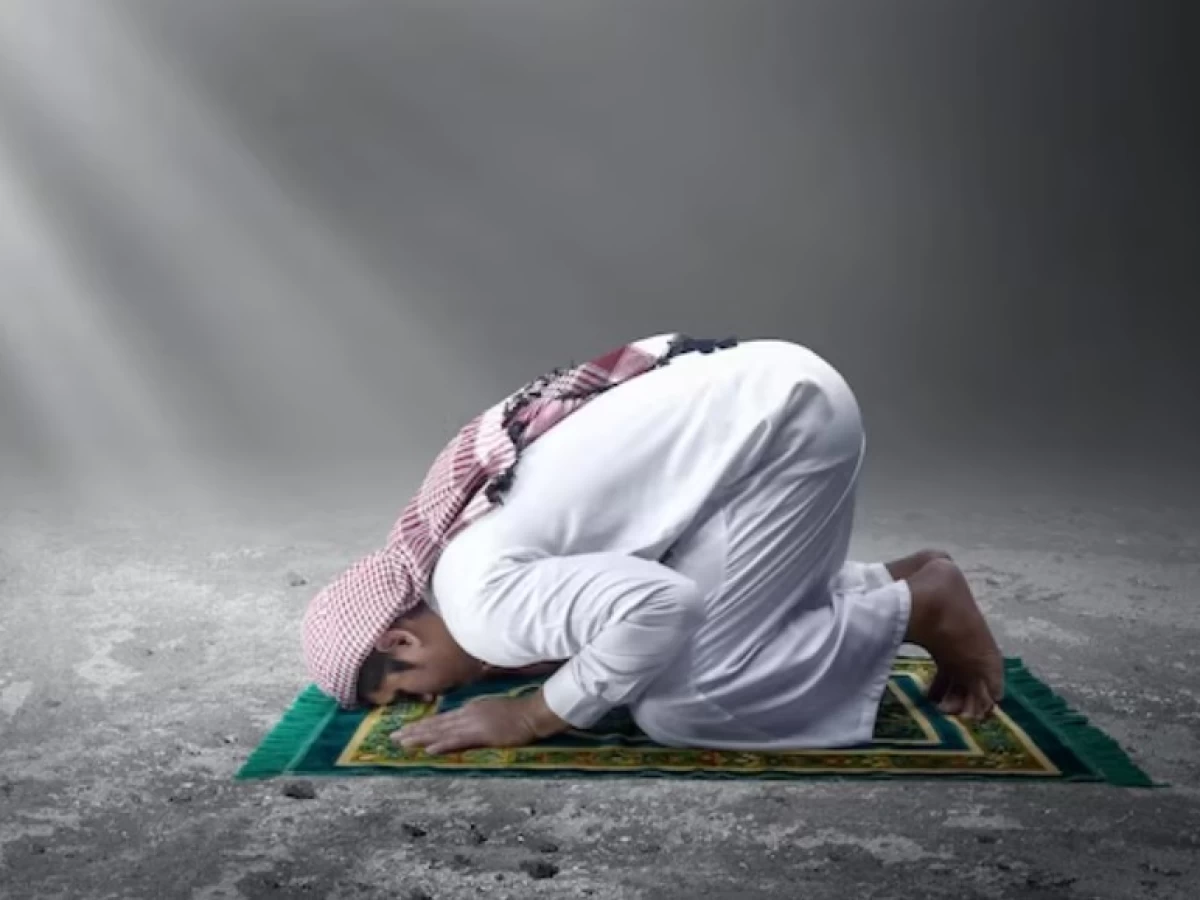 Penjelasan tentang Sholat dapat Mencegah Perbuatan Keji dan Mungkar