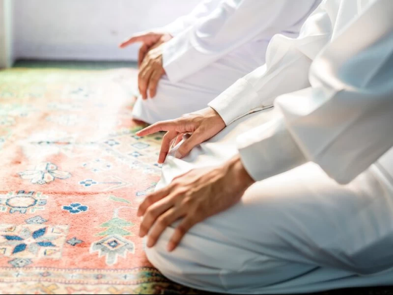 Sahkah Makmum Mendahului Salamnya Imam saat Sholat Jamaah?