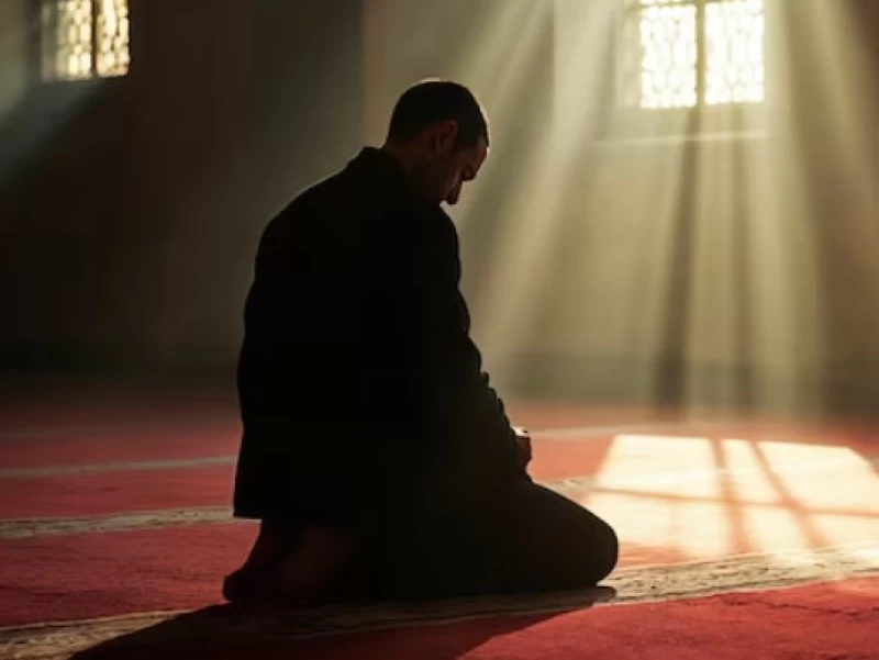 Bolehkah Sholat Sendiri Tapi Niat Menjadi Imam bagi Jin?