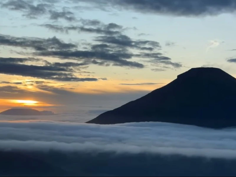 Menyambut Mentari Emas di Puncak Sikunir Dieng Jawa Tengah