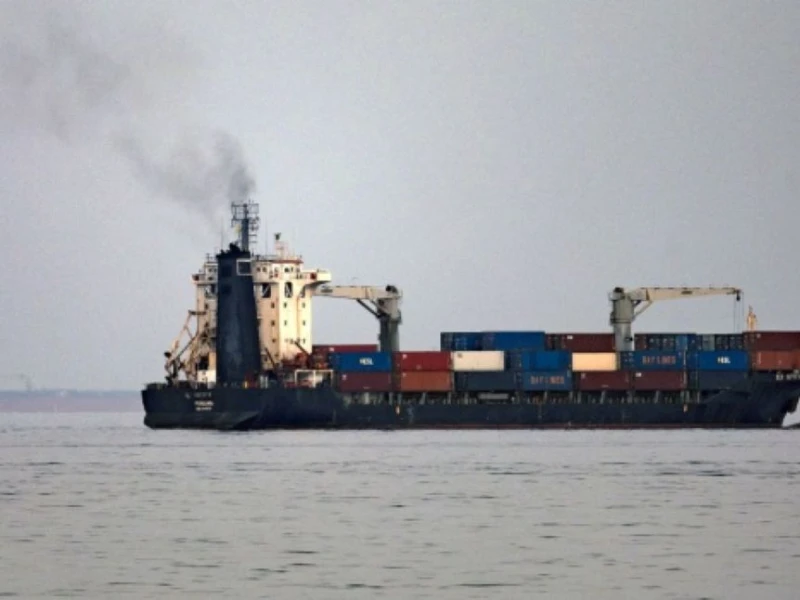 Oman Selamatkan 25 Awak Kapal yang Terbakar Akibat Serangan di Selat Hormuz