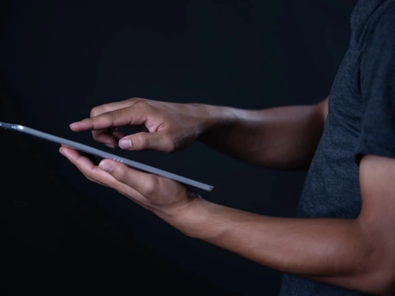 Kekacauan Nalar di Era Digital: Antara Algoritma dan Literasi Kritis