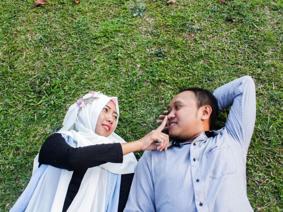 Bolehkah Suami Bohong demi Senangkan Hati Istri?