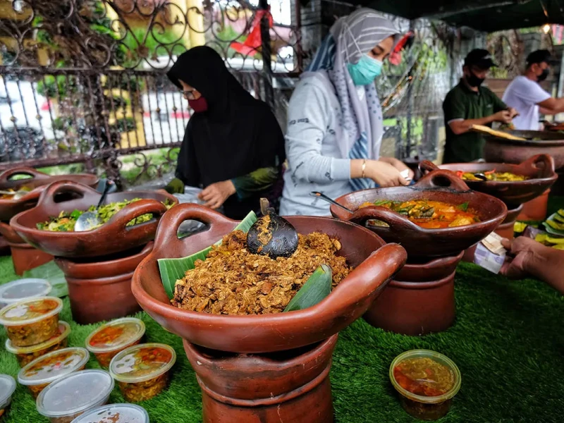 War Takjil: Potret Kerukunan Antarumat Beragama di Bulan Ramadan