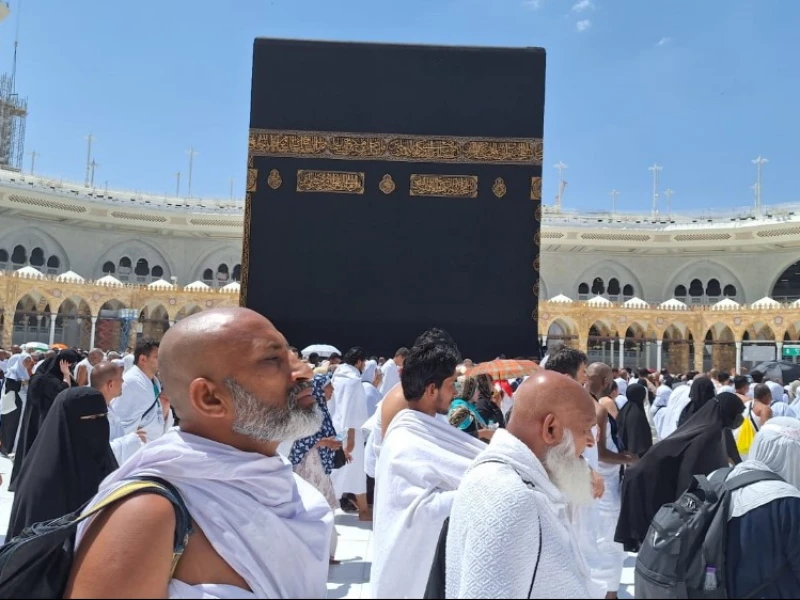 Lebih Utama Mana, Baca Talbiyah dan Doa Tawaf Keras atau Lirih?