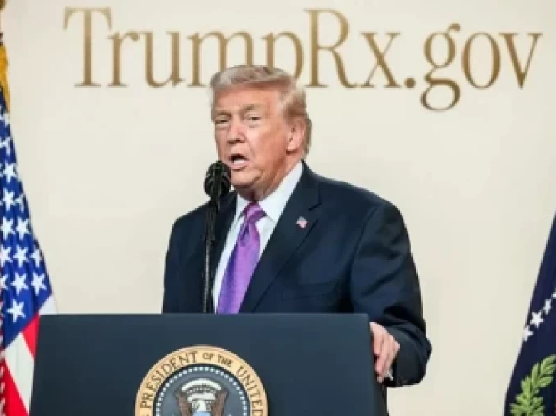 Trump Ngamuk, Naikkan Lagi Tarif Impor Jadi 15 Persen Sehari Usai Putusan Mahkamah Agung