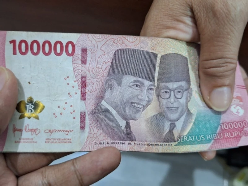 Hukum Belanja dengan Uang Palsu seperti Kasus Viral Mantan Artis yang Ditangkap Polisi