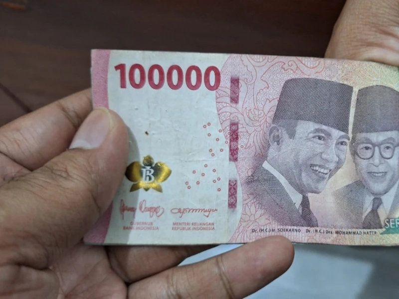 Istri Ambil Uang Suami Tanpa Izin, Ini Hukumnya