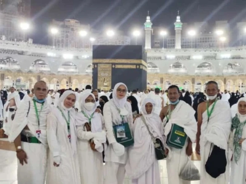 Bolehkah Bayar Zakat dengan Cara Mengumrahkan Orang Miskin?