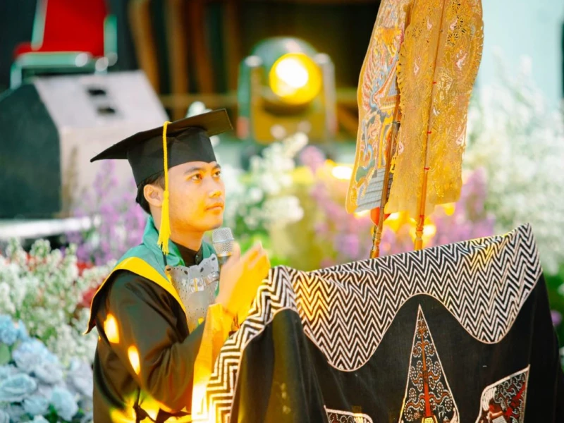 Ketika Kelir Jadi Mimbar: Filosofi Dewa Ruci di Panggung Wisuda XI Unugha Cilacap