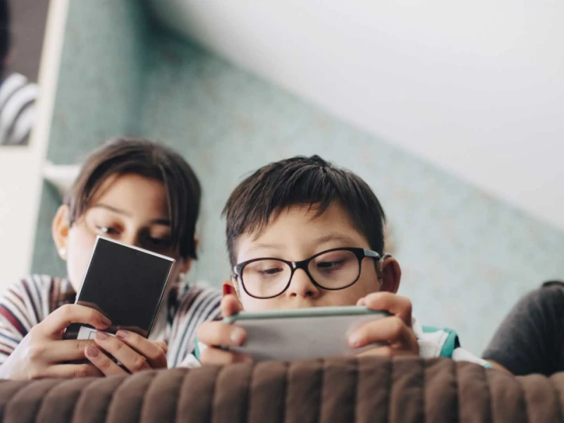 Studi Ungkap Anak Terlalu Banyak Main Gadget Sejak Usia 1 Tahun Berdampak pada Prestasi Akademik dan Melemahnya Memori