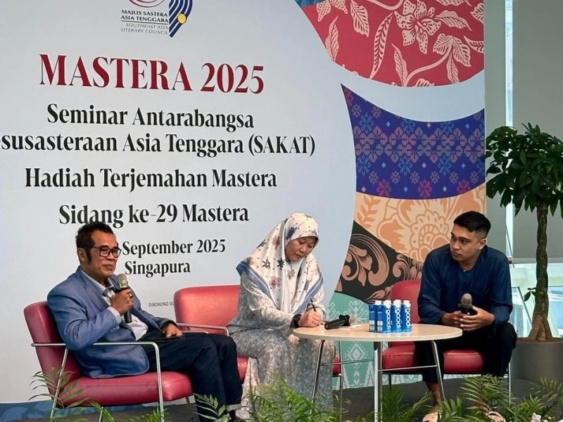 Guru Besar UIN Saizu Purwokerto Angkat Puisi sebagai Suara Global Selatan di SAKAT 2025 Singapura