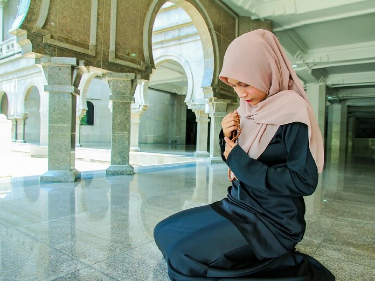 Perempuan Ikut Jumatan, Apakah Bisa Menggantikan Sholat Dzuhur?