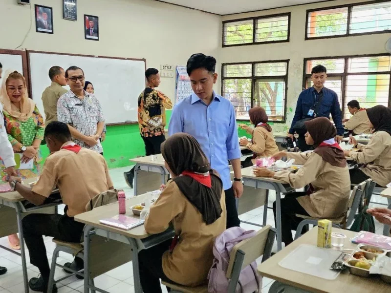 Gibran Minta Mendikdasmen Hapus Sistem Zonasi dan Tambah Pelajaran Coding