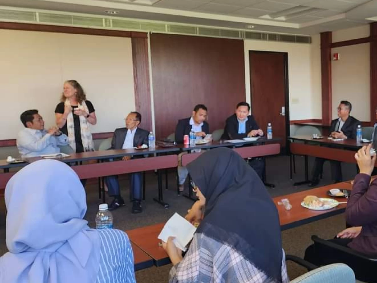 Dirjen Pendis Kunjungi Mahasiswa Peraih MOSMA di BSU Amerika Serikat