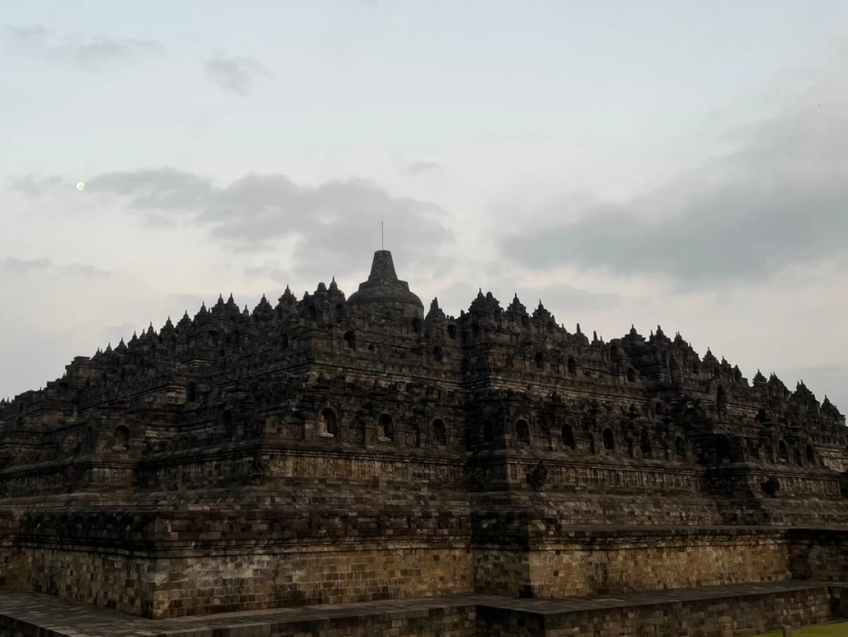 Mengembalikan Chatra sebagai Penyempurna Keluhuran Candi Borobudur