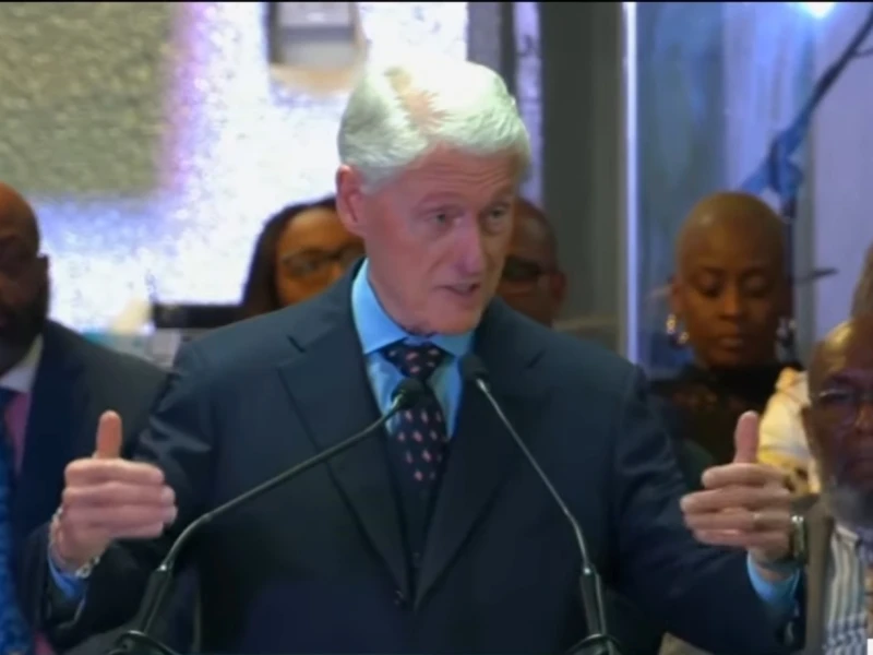 Kecam Retorika Anti-Muslim di AS, Bill Clinton Kutip Ayat Alquran dari Putrinya