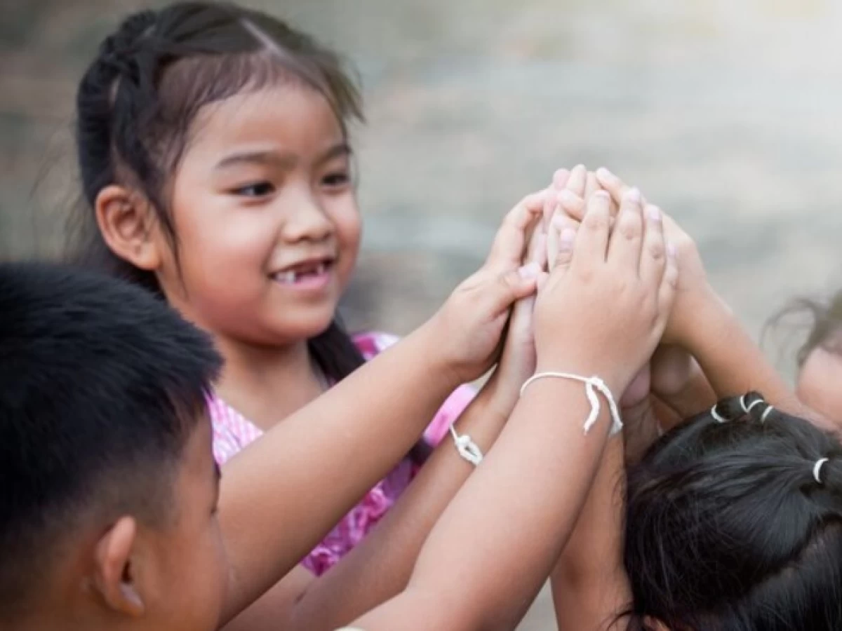 Apa Hukumnya Menyantuni Anak Yatim Non-Muslim?