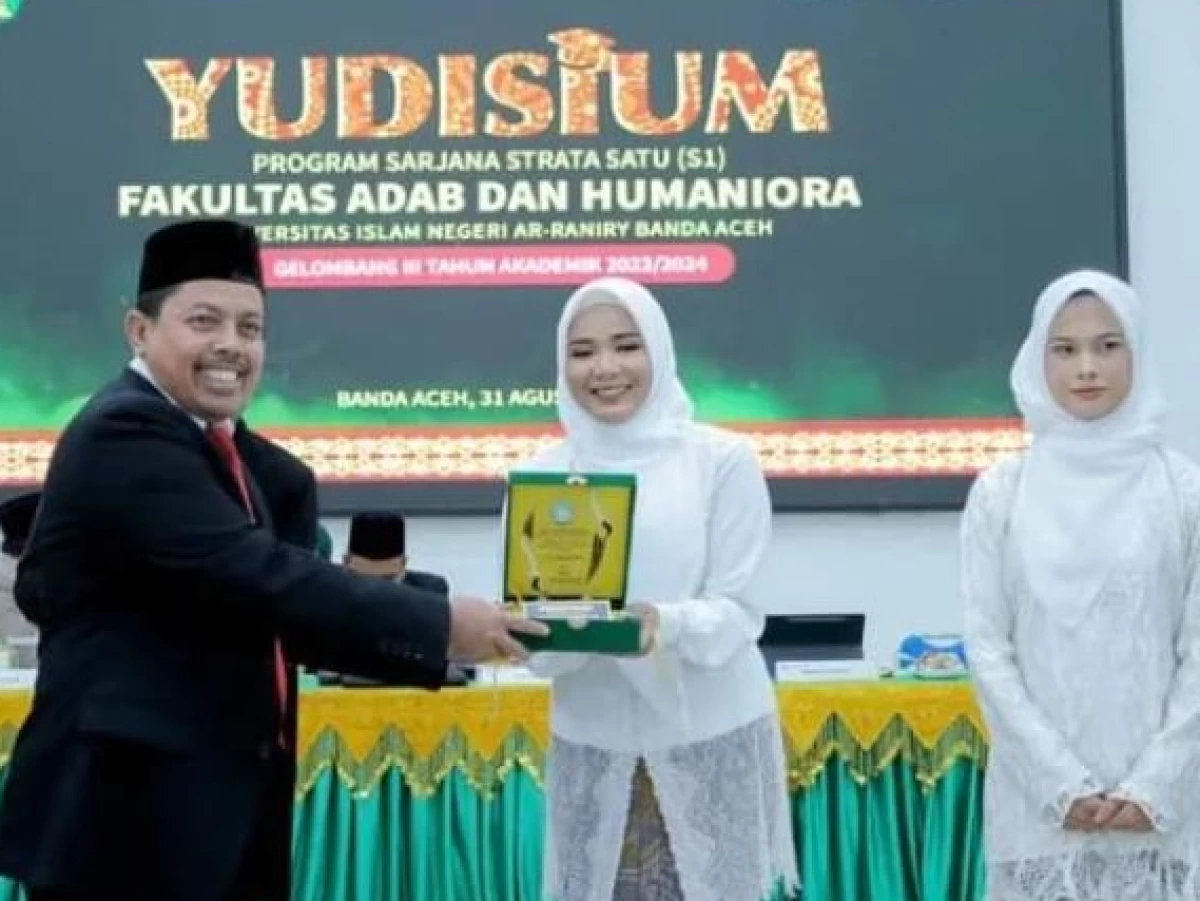 Diwisuda, 169 Sarjana Fakultas Adab dan Humaniora UIN Ar-Raniry Diharap Tangguh Hadapi Keragaman