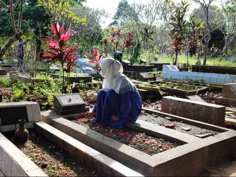 Hukum Diperbolehkannya Ziarah Kubur bagi Perempuan Muslimah