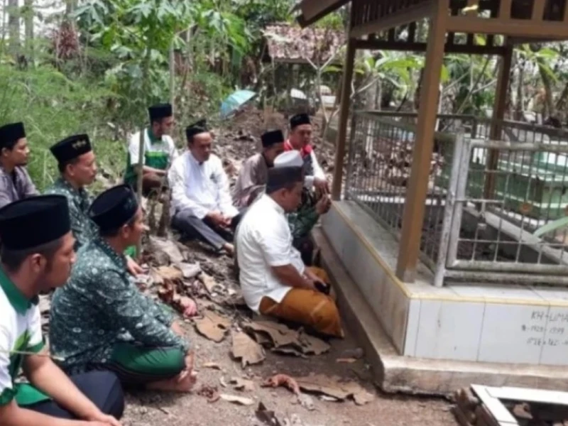 Lestarikan Tradisi Ziarah Kubur Jelang Ramadhan, Ini Dalilnya