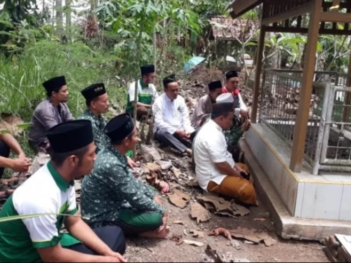 Kesunahan Tradisi Ziarah Kubur Jelang Bulan Suci Ramadhan