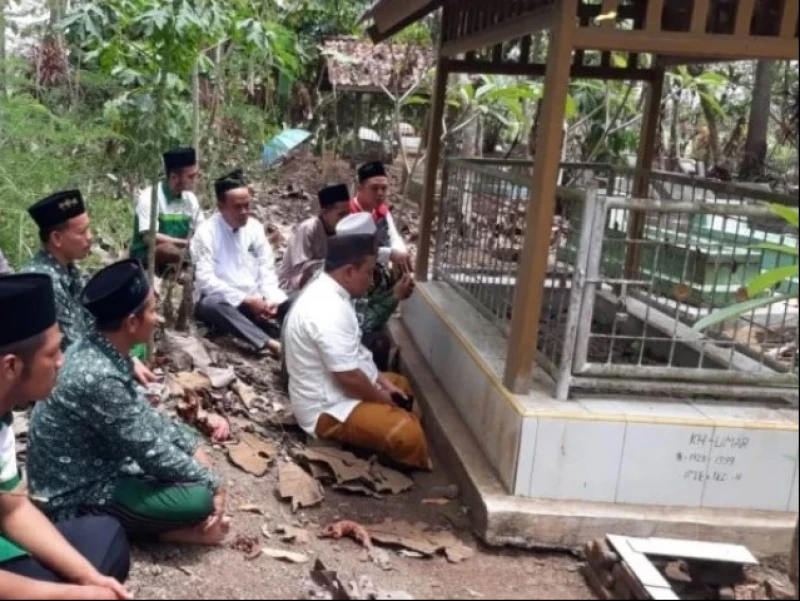 Dalil Ziarah Kubur pada Hari Kamis Sore